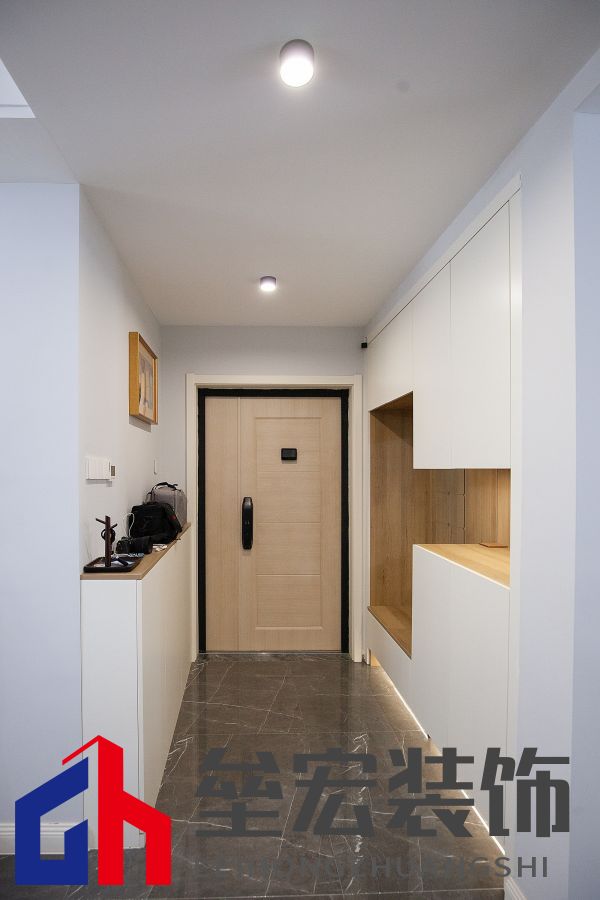 白色、木色與黑色演繹同一空間下的不同格調(diào)！