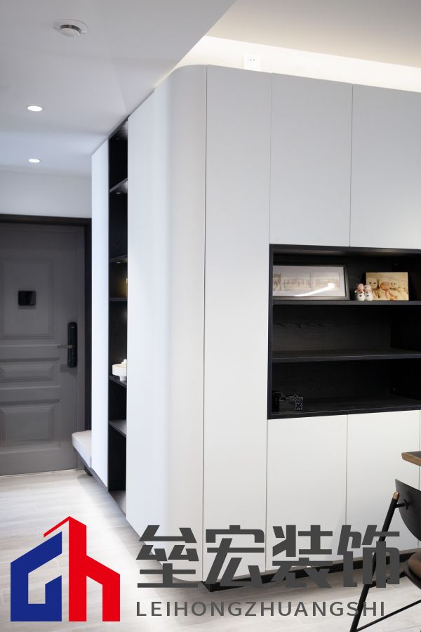 142㎡現(xiàn)代簡約丨 黑白格調(diào)下的溫柔空間！