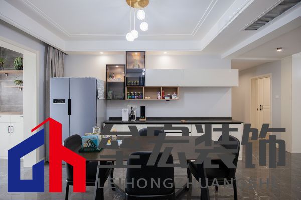 白色、木色與黑色演繹同一空間下的不同格調(diào)！