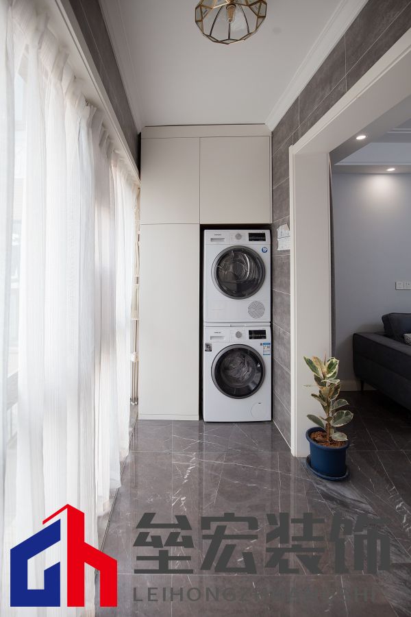 白色、木色與黑色演繹同一空間下的不同格調(diào)！