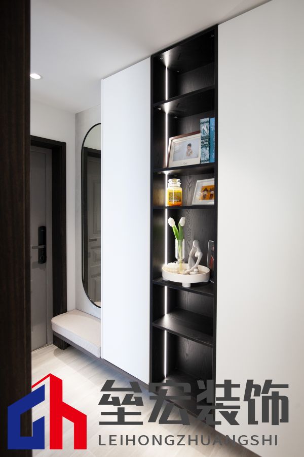 142㎡現(xiàn)代簡約丨 黑白格調(diào)下的溫柔空間！