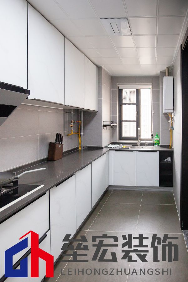 白色、木色與黑色演繹同一空間下的不同格調(diào)！