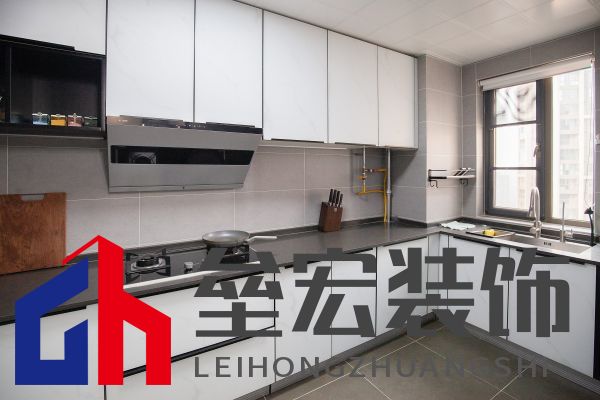 白色、木色與黑色演繹同一空間下的不同格調(diào)！