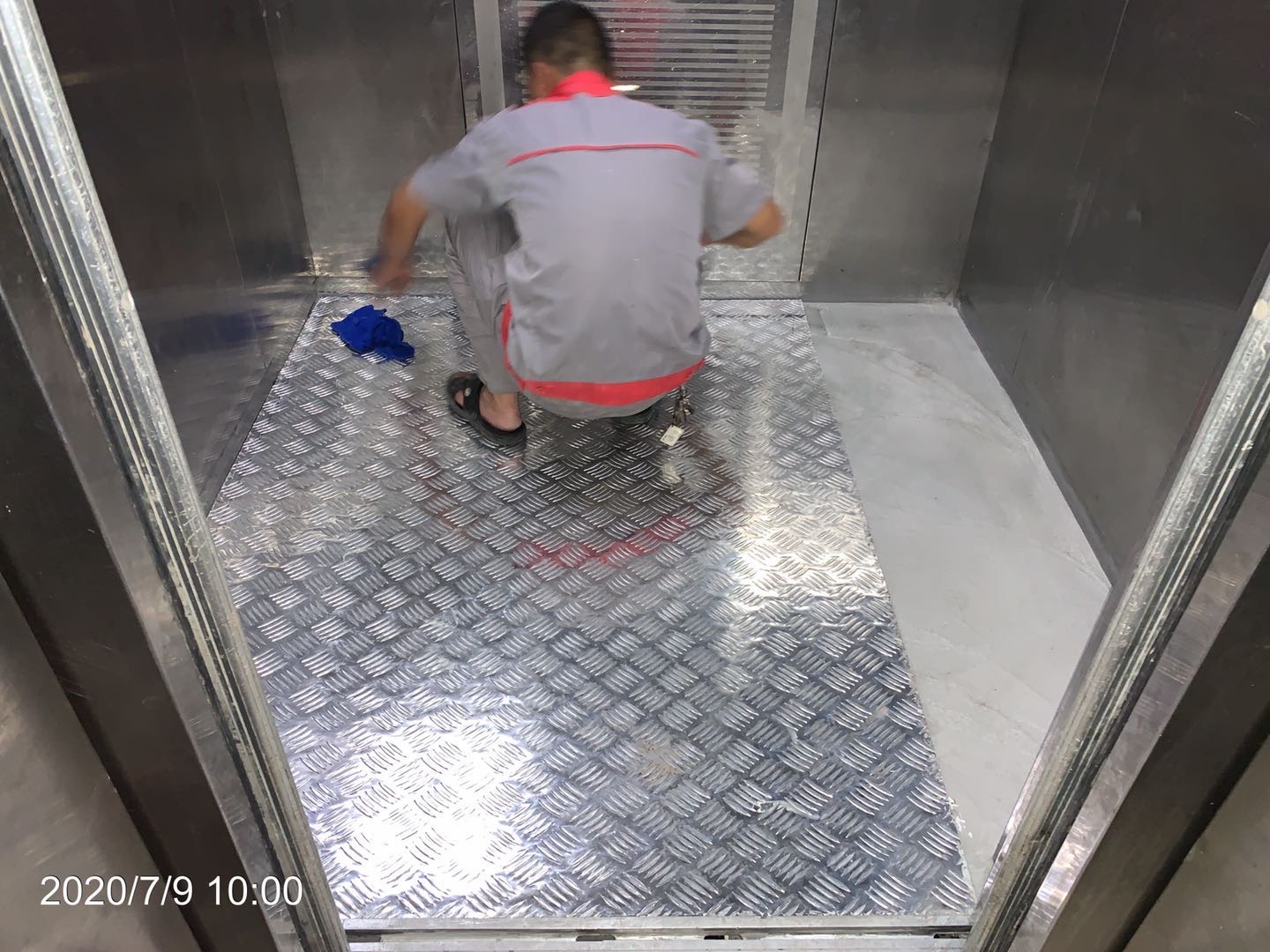 裝修電梯使用費(fèi)_蘇建陽(yáng)光新城電梯為啥還沒裝修_廈門電梯裝修