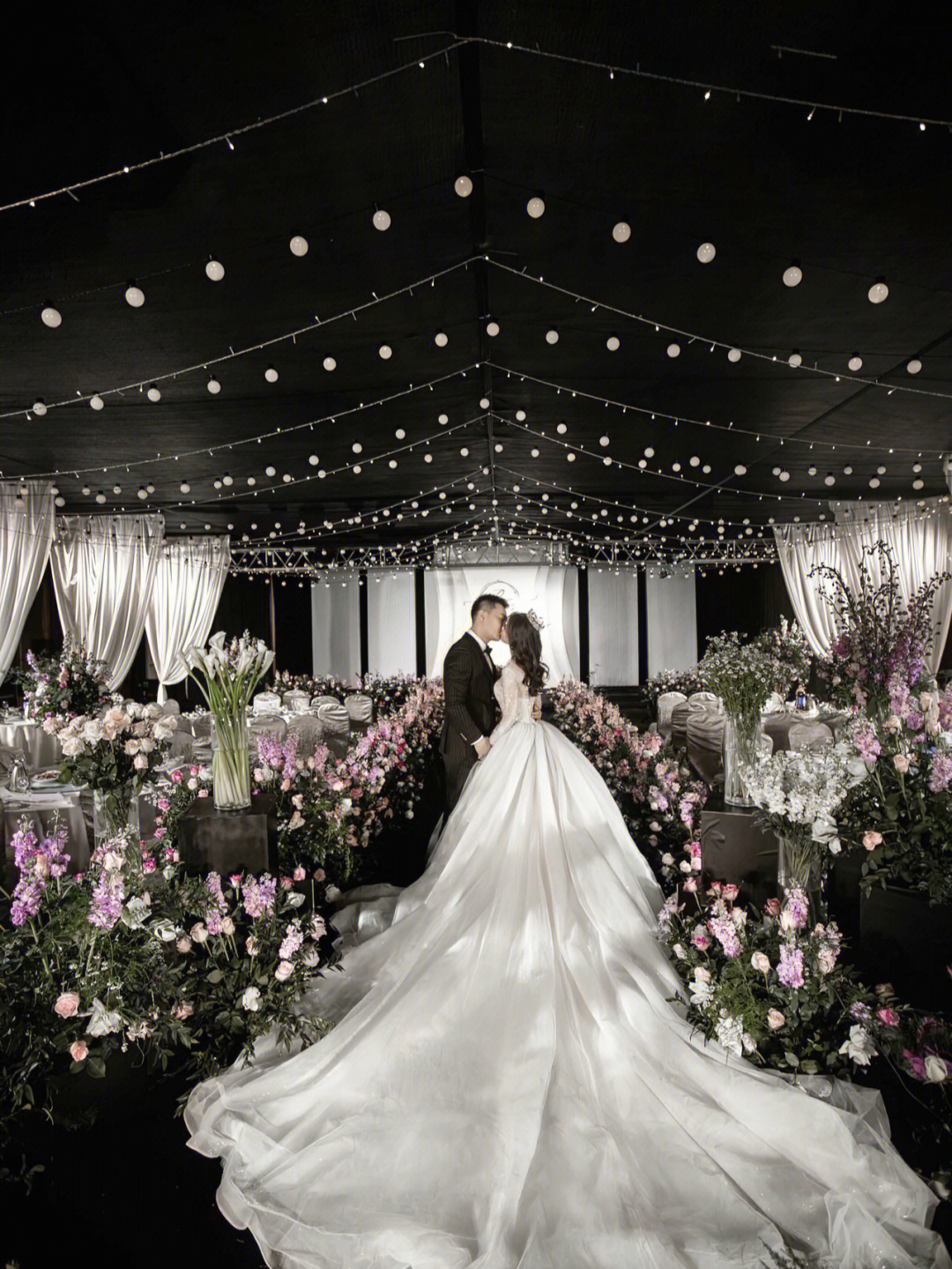 婚慶布置會(huì)場(chǎng)的圖片_婚慶布置現(xiàn)場(chǎng)_廈門(mén)婚慶布置