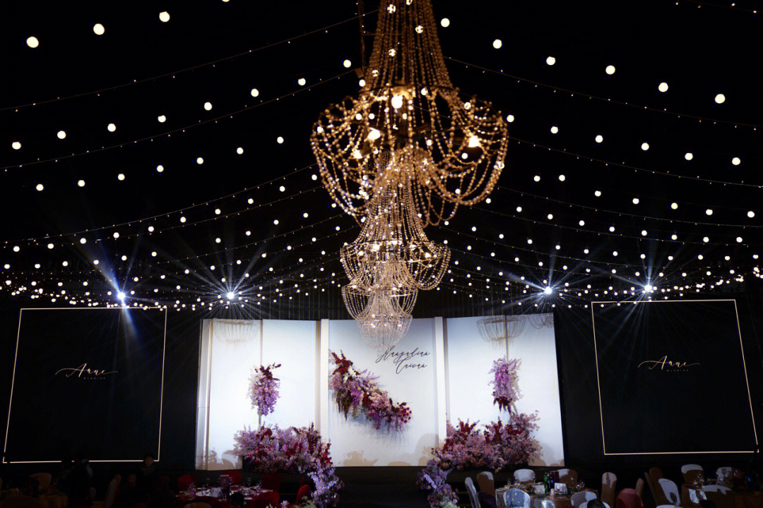 婚慶布置現(xiàn)場(chǎng)_廈門(mén)婚慶布置_婚慶布置會(huì)場(chǎng)的圖片