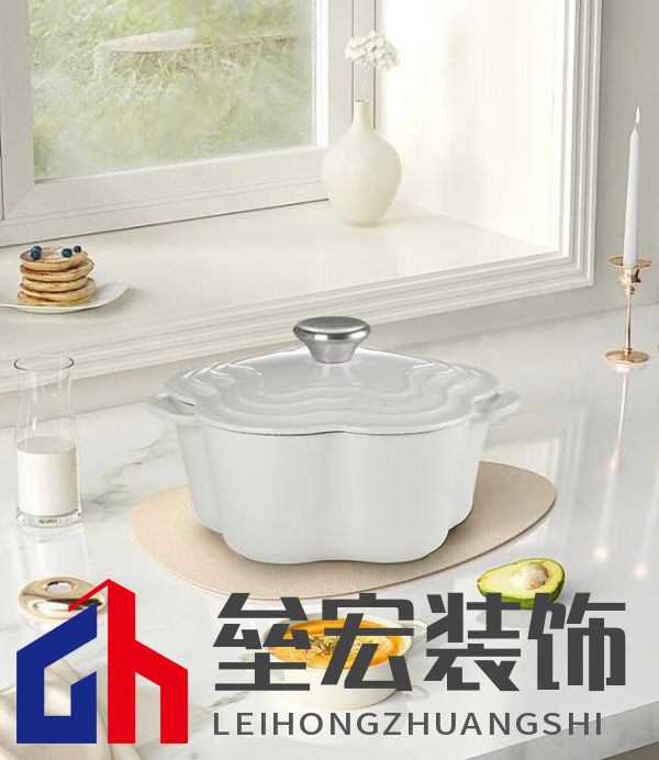 酷彩LE CREUSET鑄鐵鍋京東獨(dú)家首發(fā)！下單即贈價值百元鍋鏟座