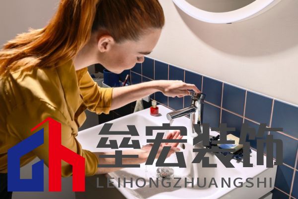 圖片包含 人, 室內(nèi), 年輕, 桌子描述已自動生成